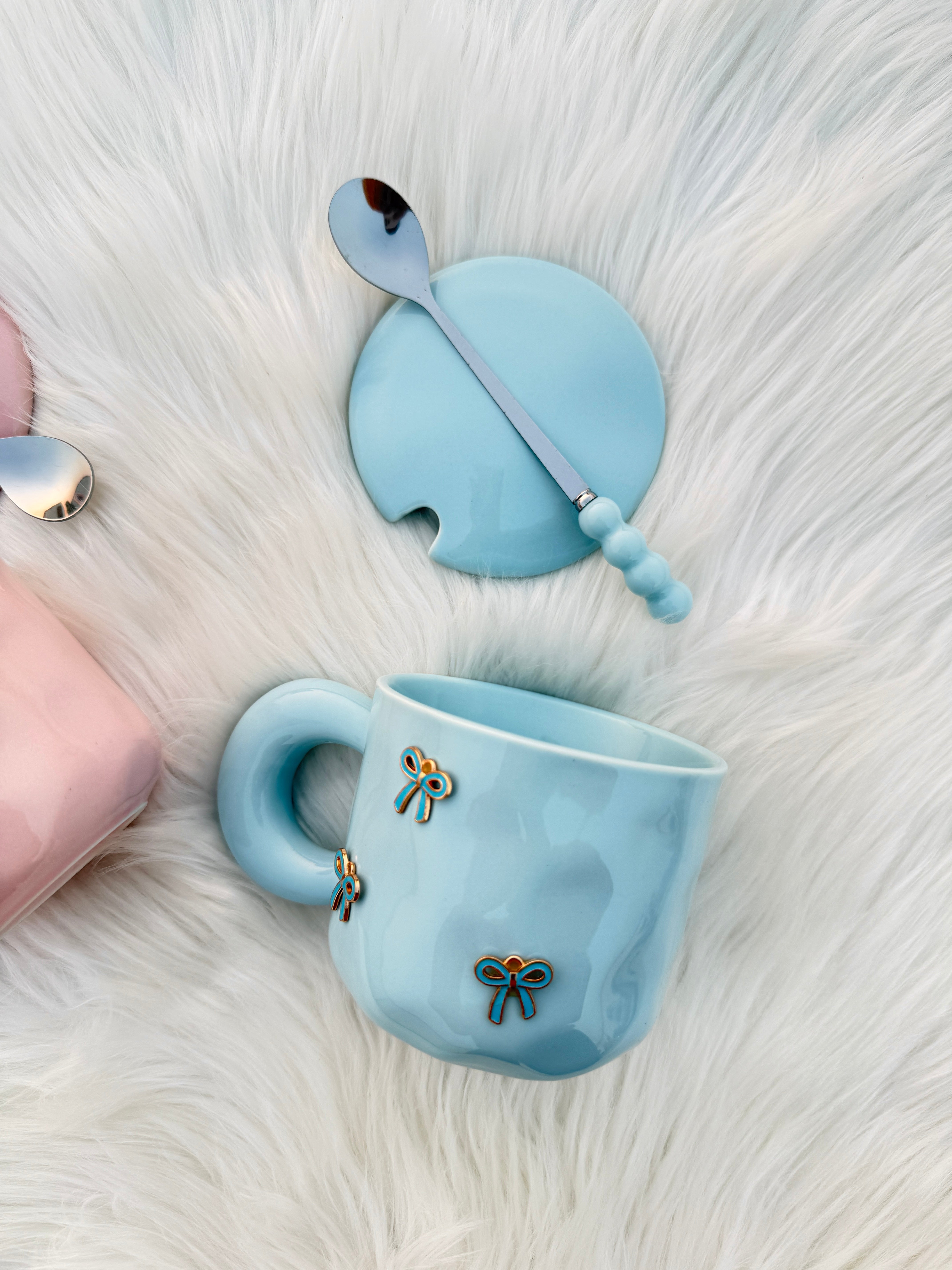 Bow Charm Ceramic Mug Set with Lid & Spoon
